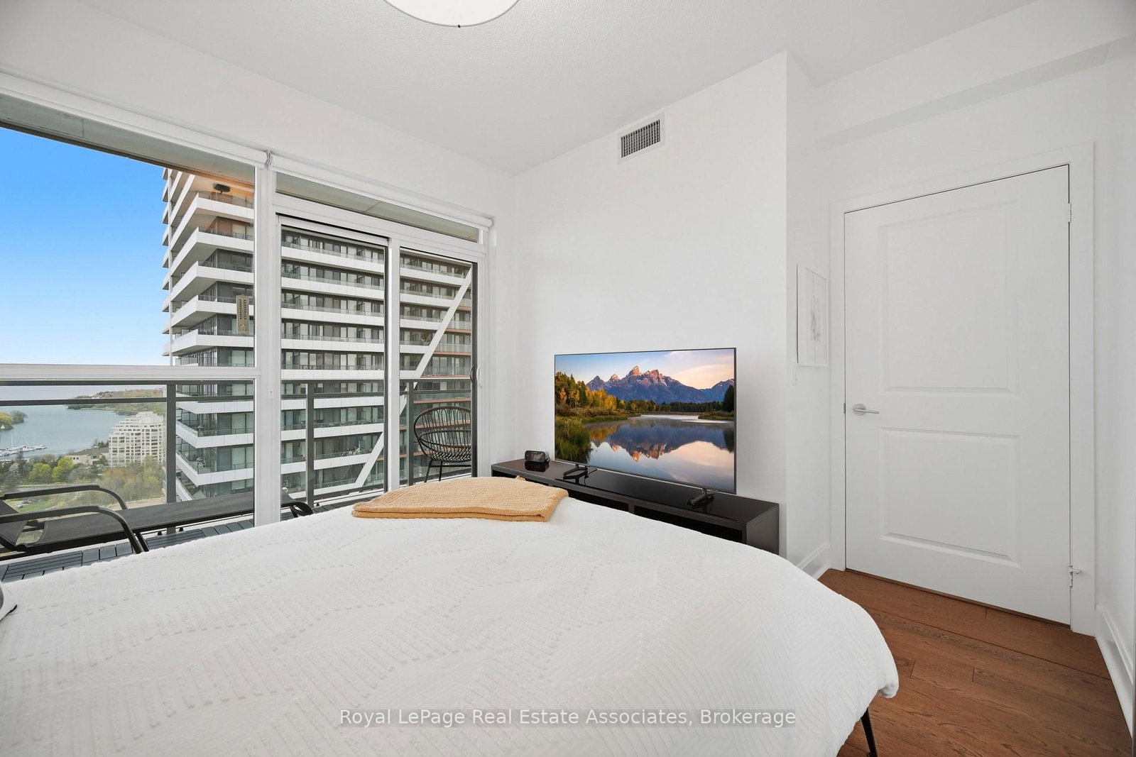33 Shore Breeze Drive • #2301 • Toronto, ON photo 20