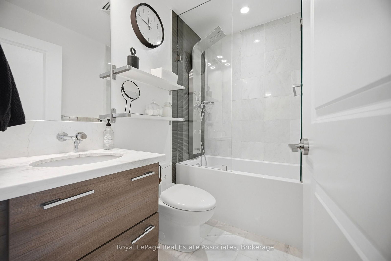 33 Shore Breeze Drive • #2301 • Toronto, ON photo 23