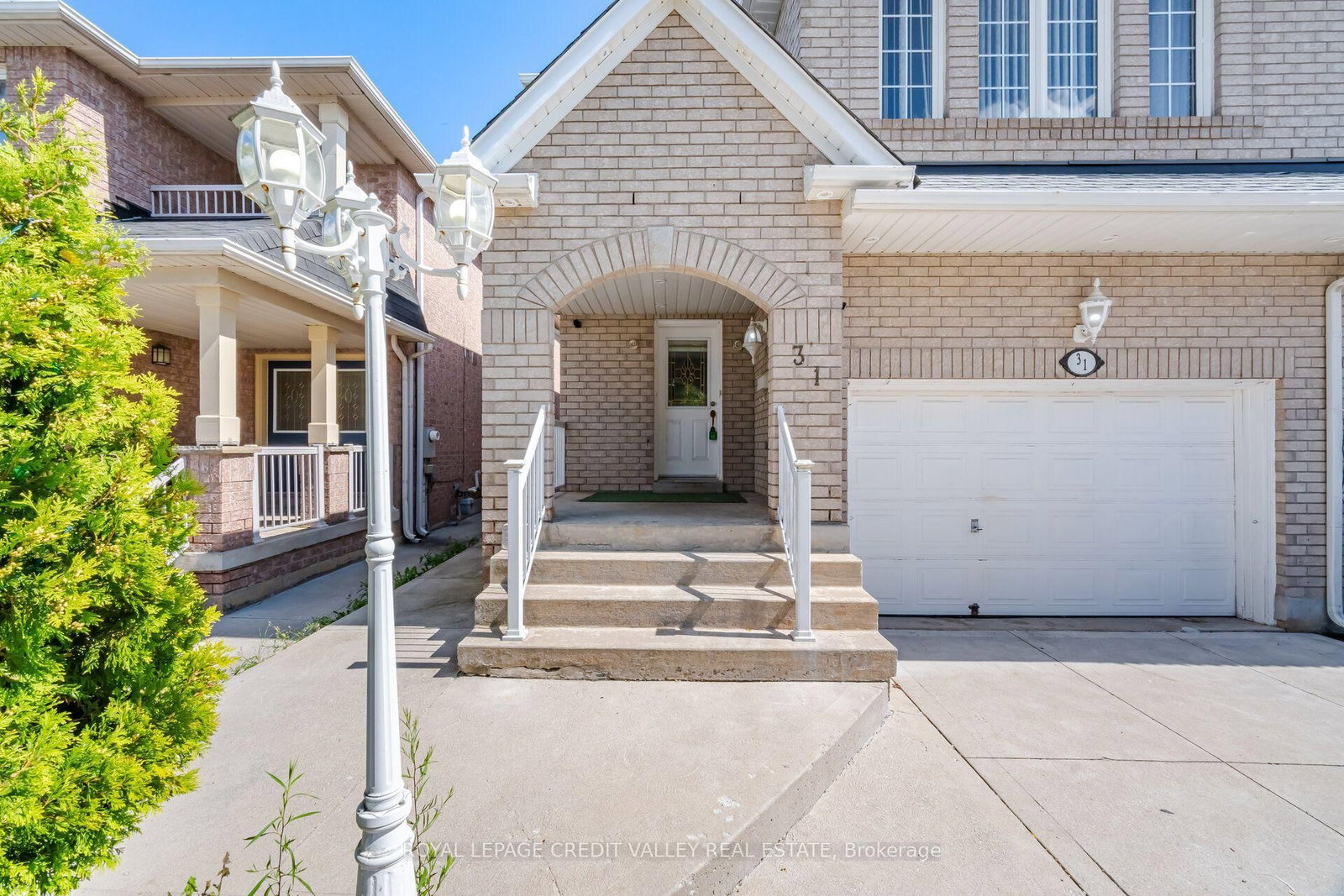 31 Capistro Street • Brampton, ON photo 4