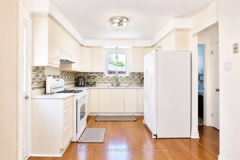 27 Madrid Brampton,ON L6S 2X5 — Photo 11