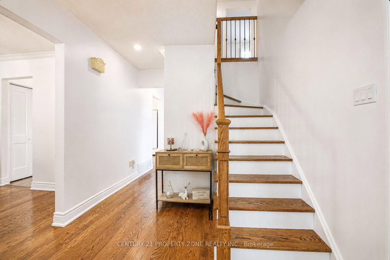 27 Madrid Brampton,ON L6S 2X5 — Photo 5