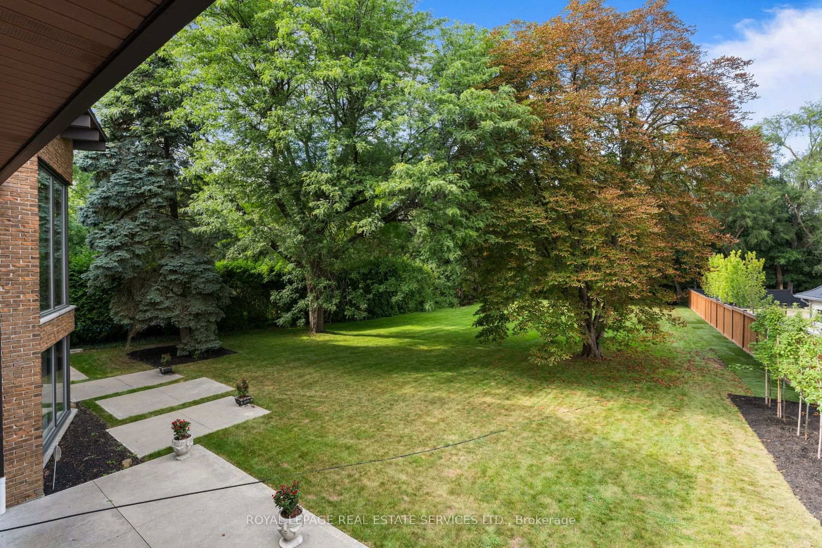23 Lorraine Gardens • Toronto, ON photo 20