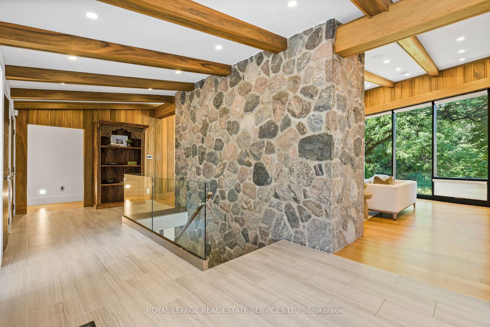 23 Lorraine Gardens • Toronto, ON photo 3