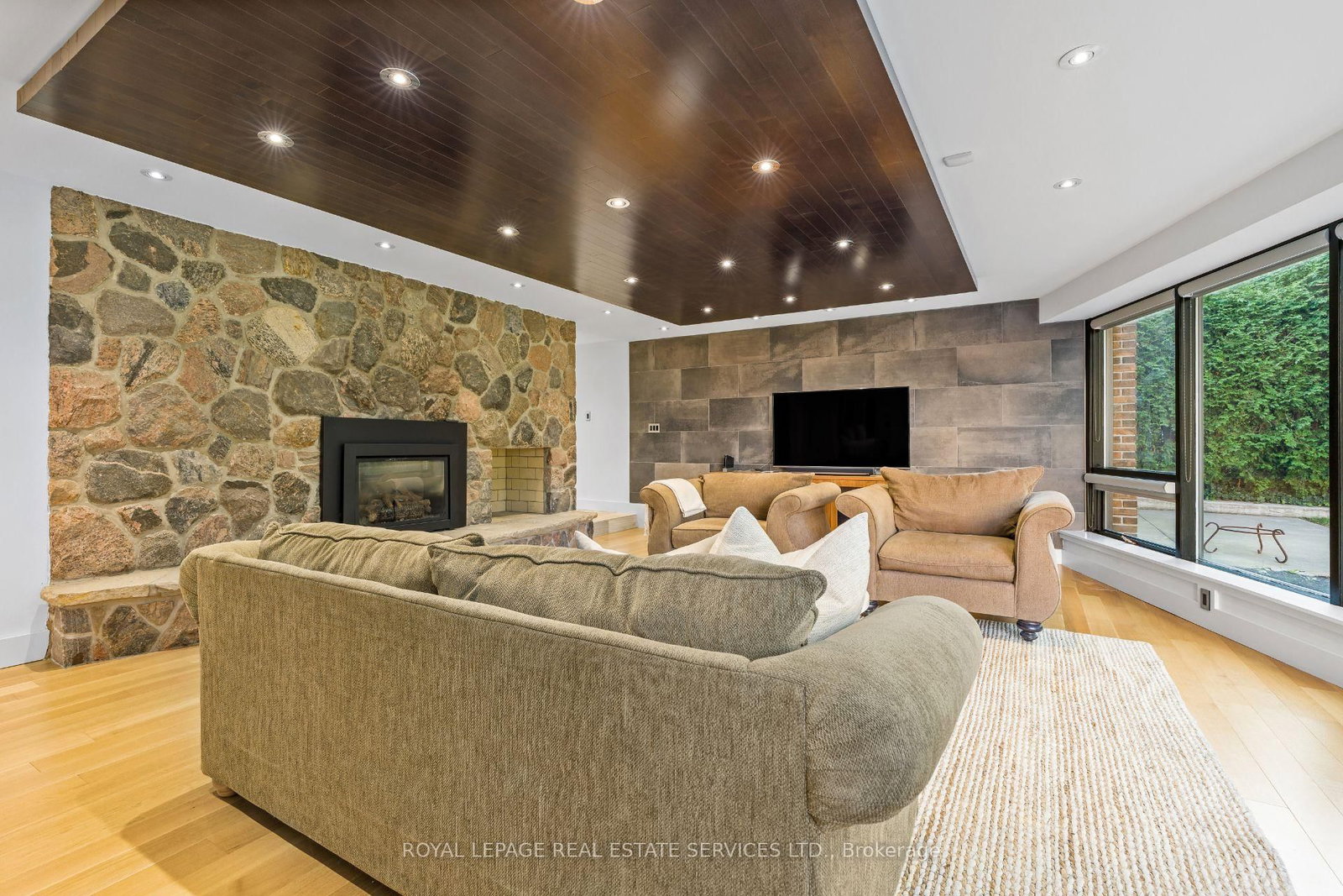 23 Lorraine Gardens • Toronto, ON photo 33