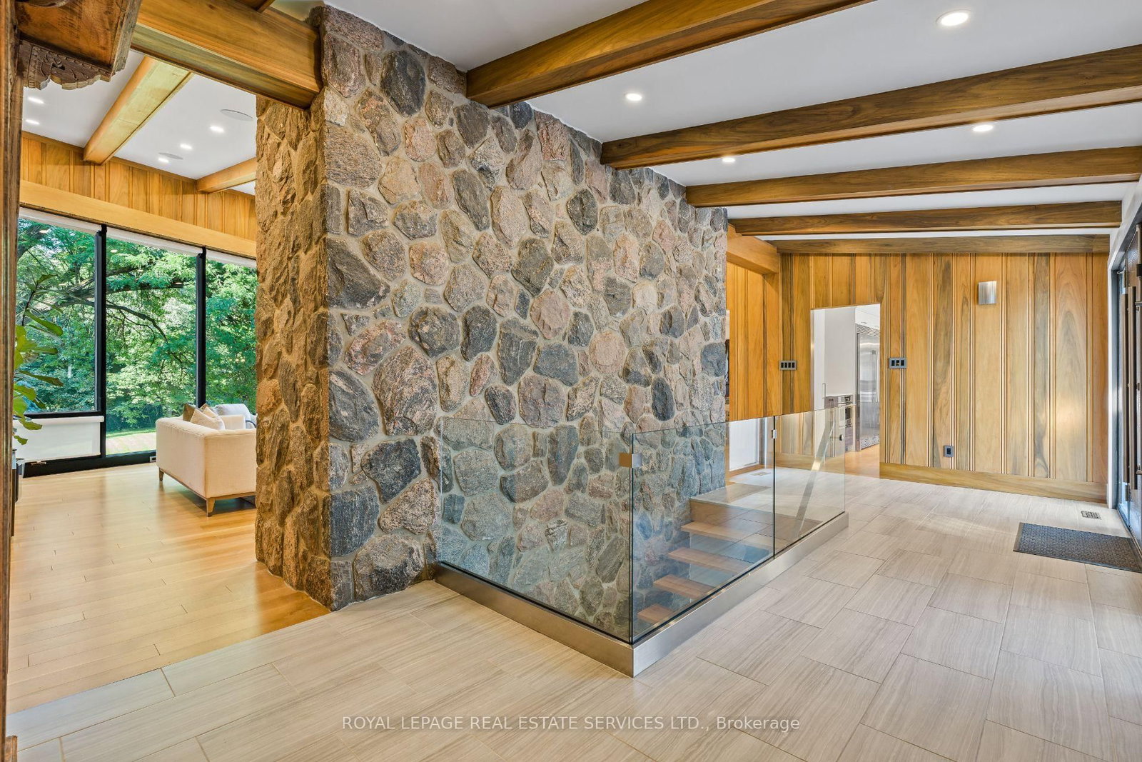 23 Lorraine Gardens • Toronto, ON photo 4