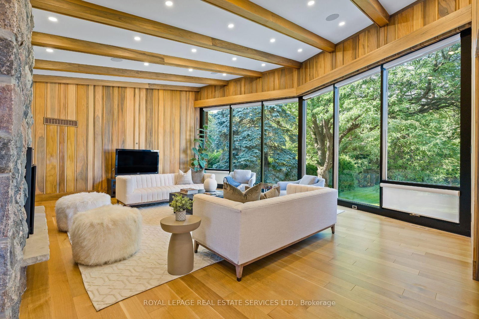 23 Lorraine Gardens • Toronto, ON photo 6