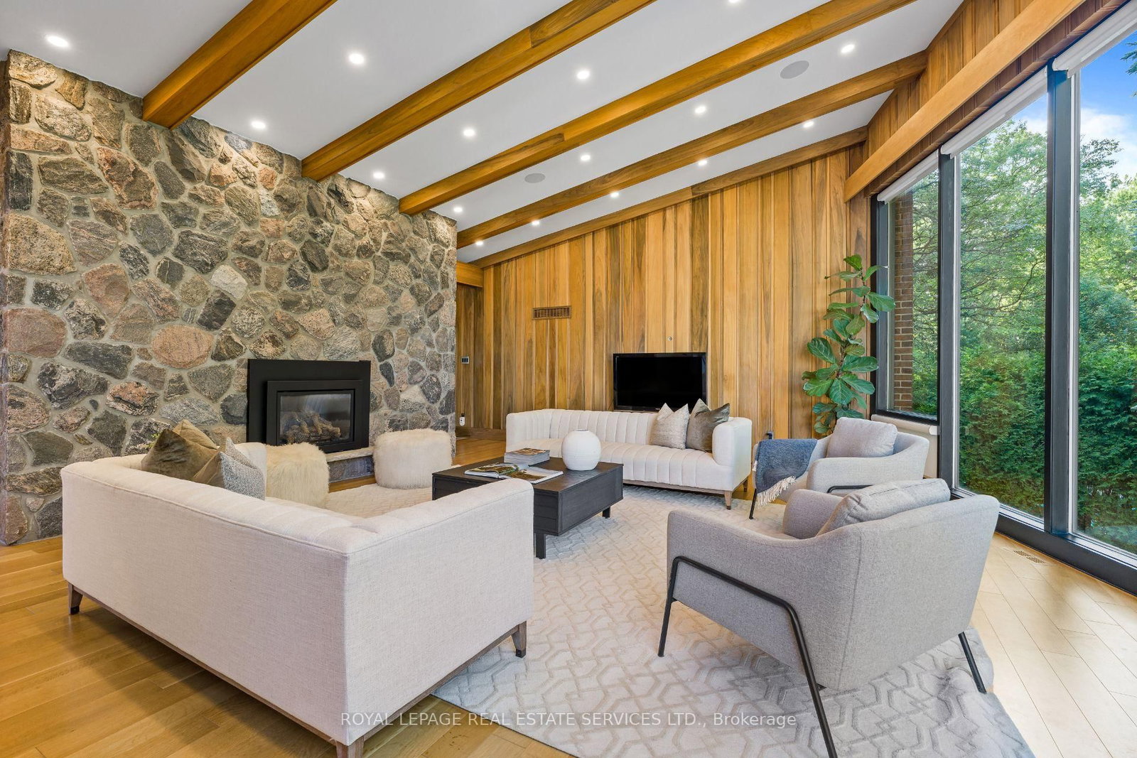 23 Lorraine Gardens • Toronto, ON photo 7