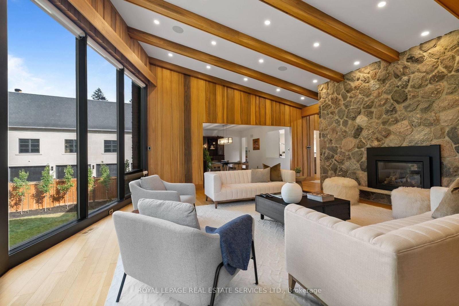23 Lorraine Gardens • Toronto, ON photo 8