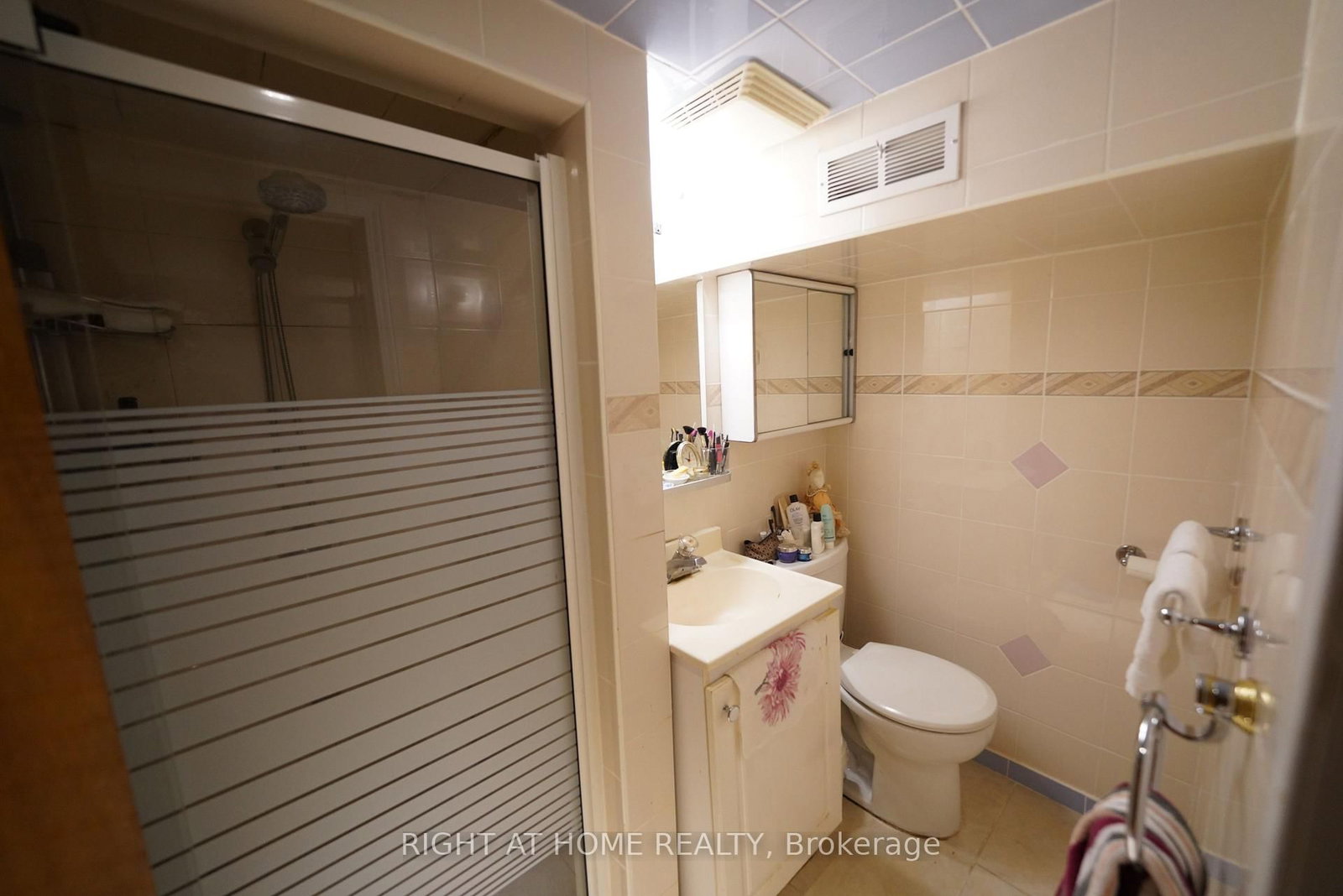 65 Salem Avenue • Toronto, ON photo 12