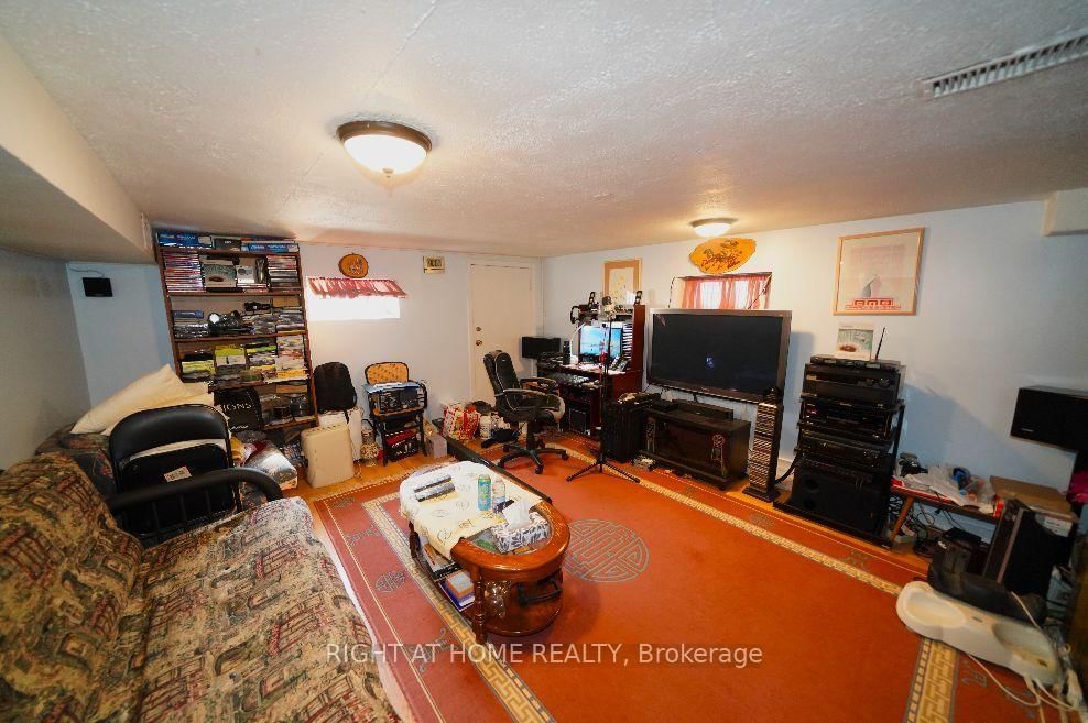 65 Salem Avenue • Toronto, ON photo 15