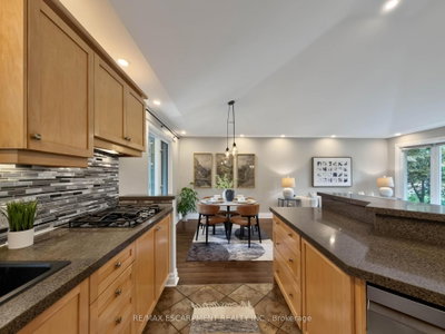 1239 Baldwin Drive • Oakville, ON photo 9