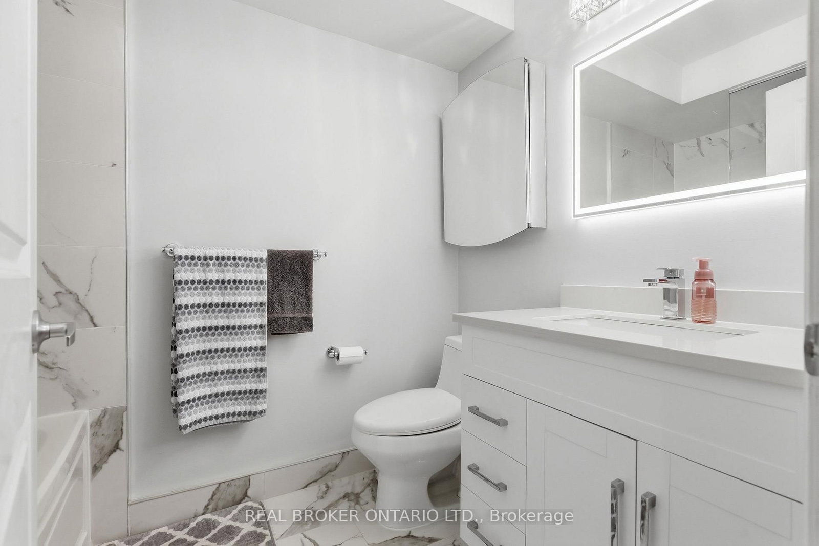 39 Lobo Mews • Toronto, ON photo 19