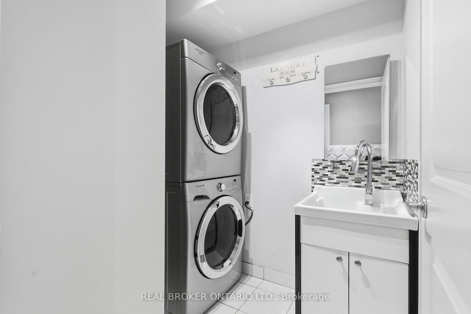 39 Lobo Mews • Toronto, ON photo 20
