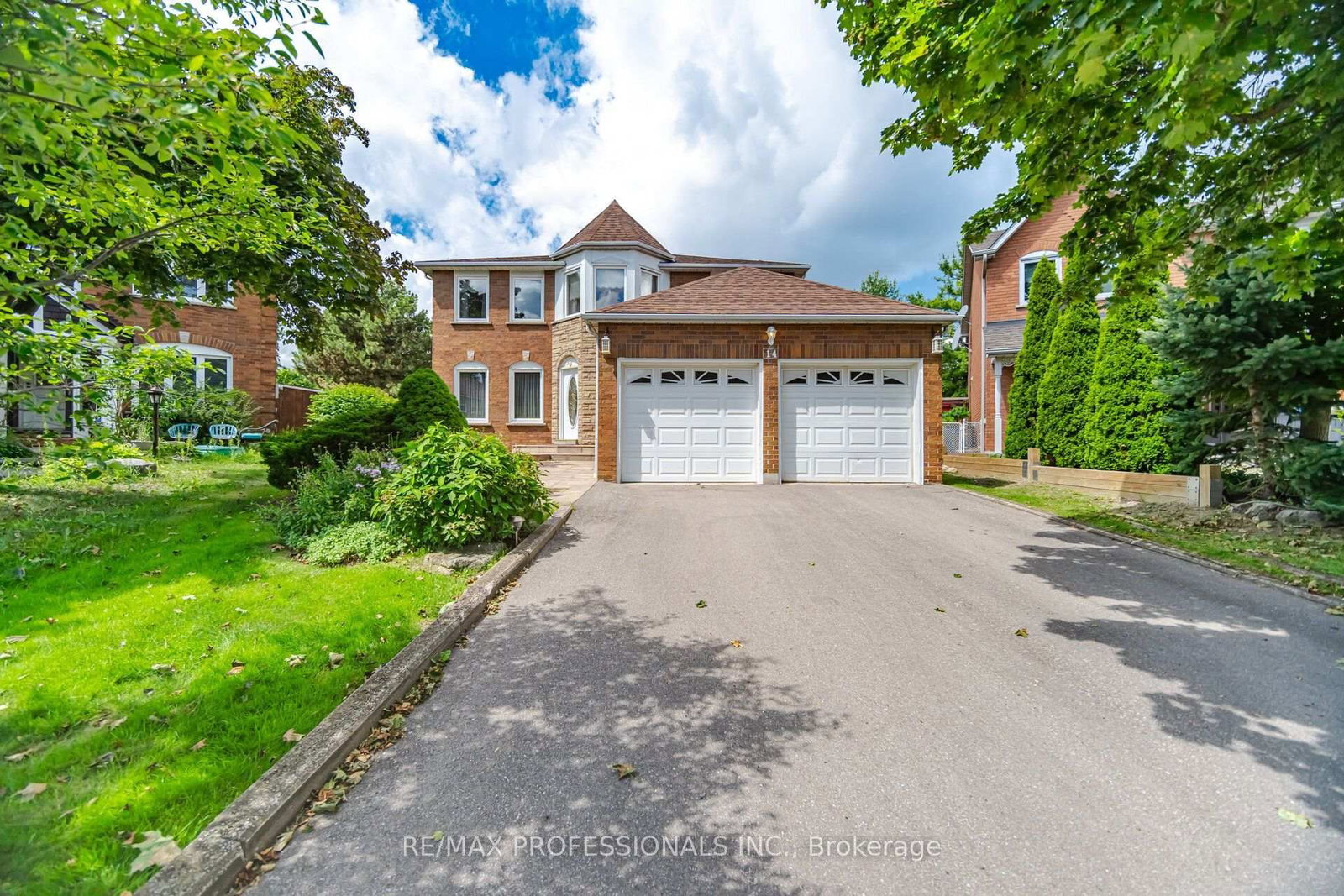 Detached House for sale at 14 Laura Court, Brampton, Ontario, L6S 5E9 - Westgate - MLS: W13695932