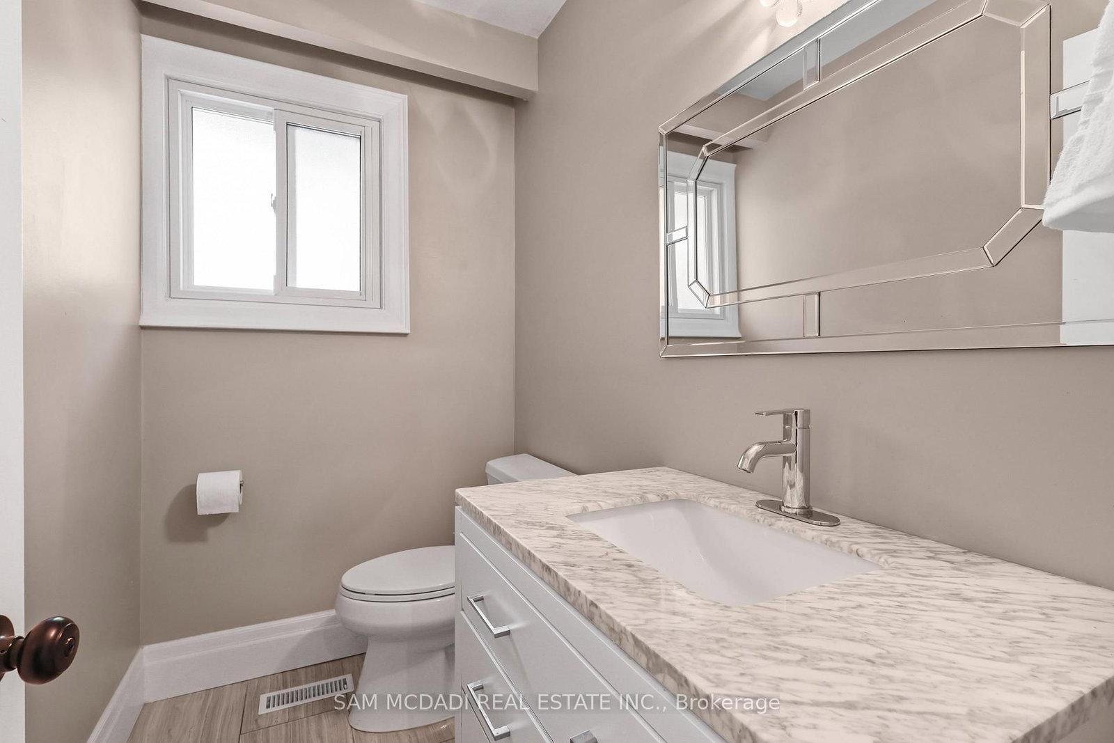 1449 Truscott Drive • Mississauga, ON photo 13
