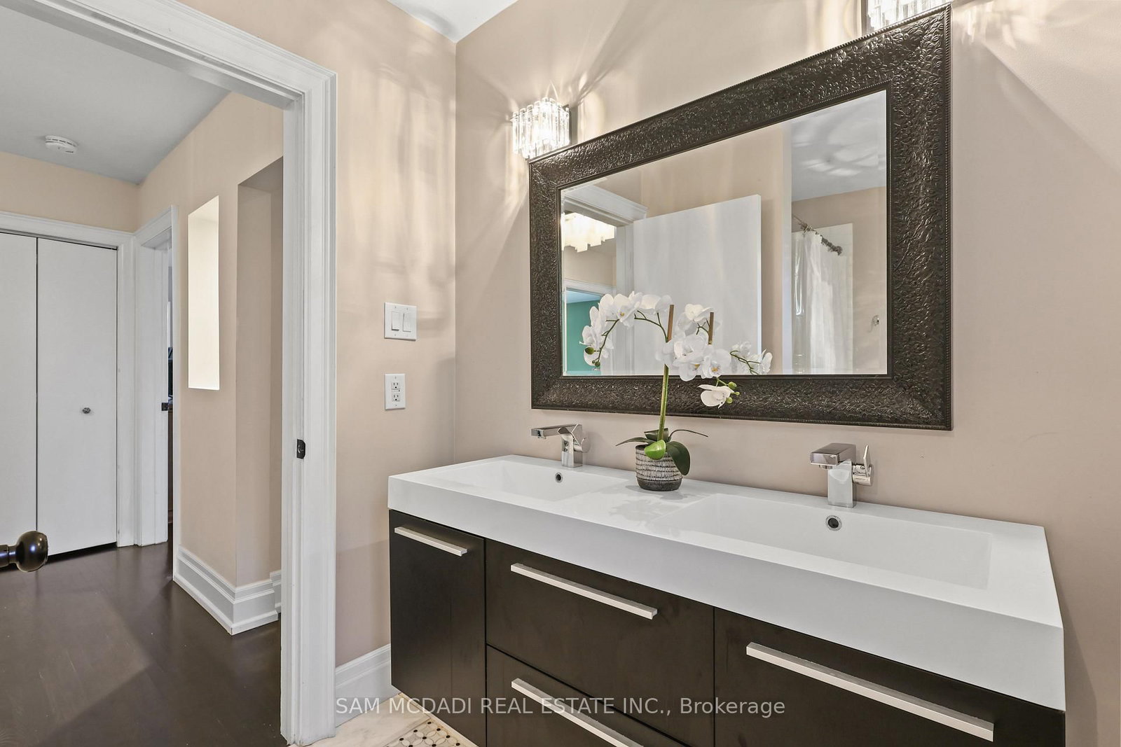 1449 Truscott Drive • Mississauga, ON photo 17