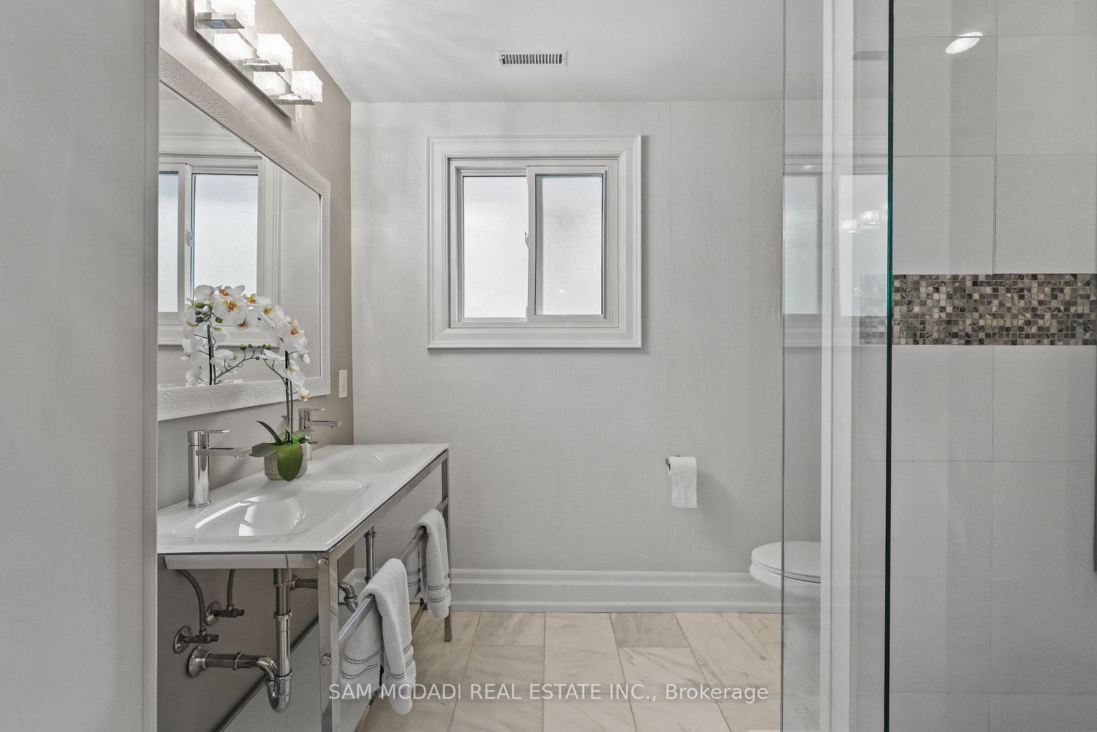 1449 Truscott Drive • Mississauga, ON photo 24