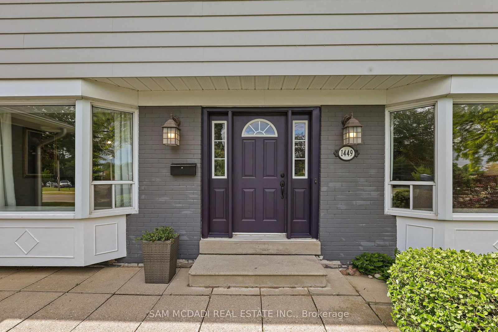 1449 Truscott Drive • Mississauga, ON photo 3