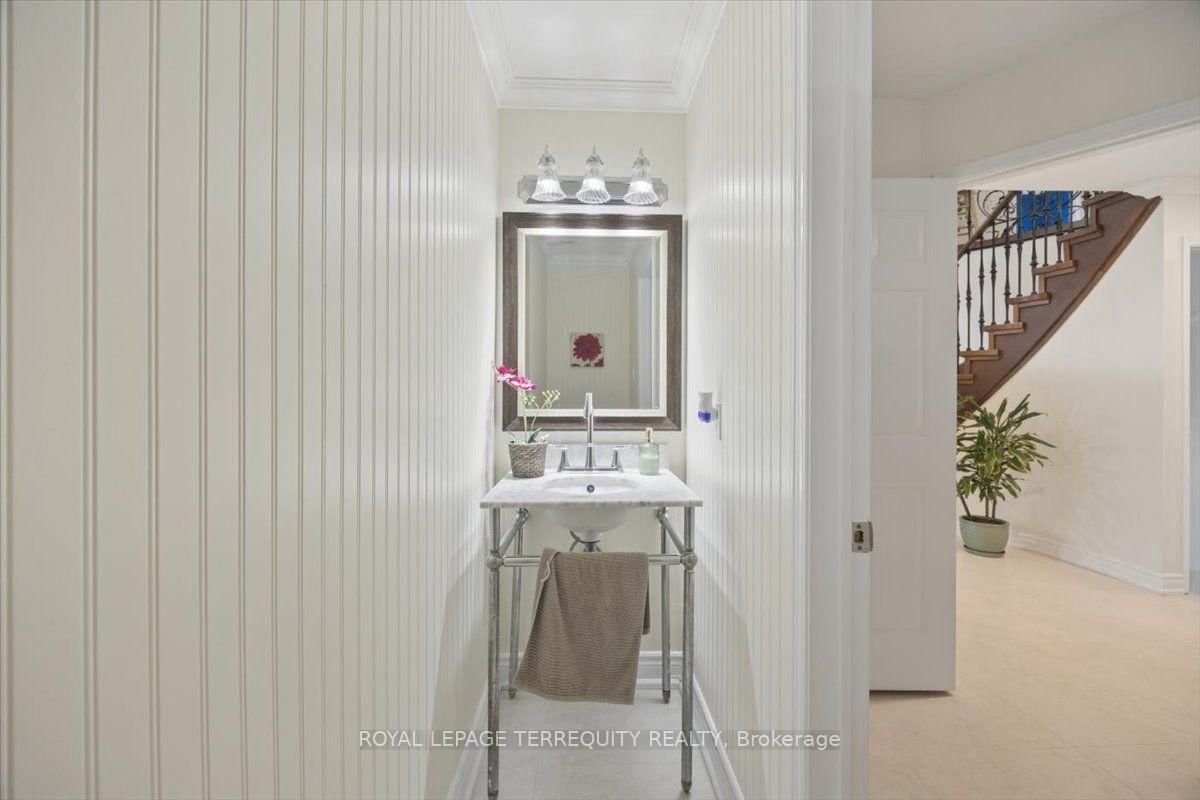 1207 Dogwood Crescent • Oakville, ON photo 9