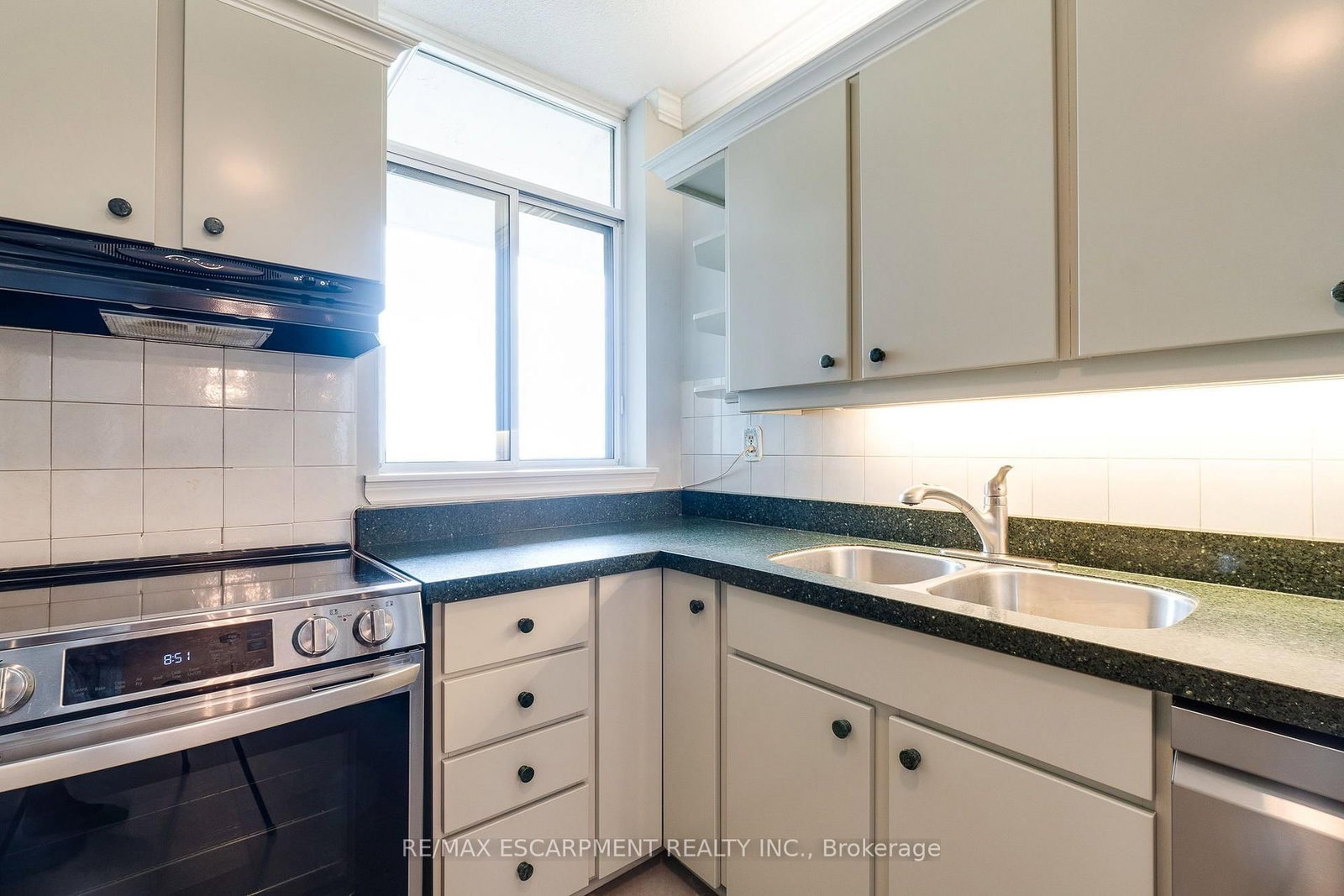5250 Lakeshore Road • #1207 • Burlington, ON photo 19