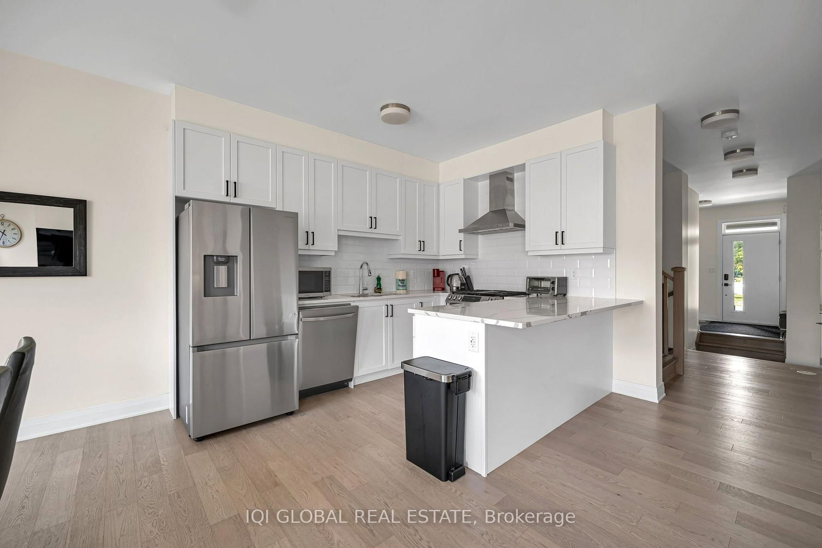 66 Settlers Road E • Oakville, ON photo 4
