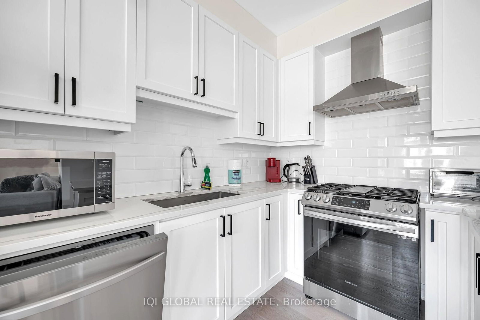 66 Settlers Road E • Oakville, ON photo 5