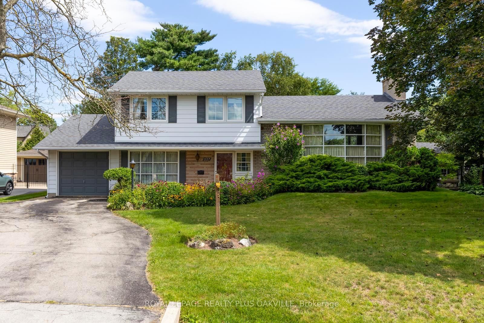 227 Sandwell Drive • Oakville, ON photo 1