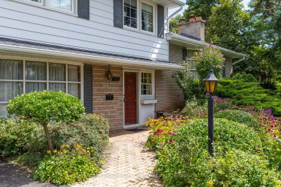 227 Sandwell Drive • Oakville, ON photo 2