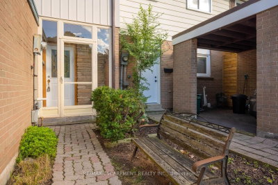 140 Ripley Court • #4 • Oakville, ON photo 3
