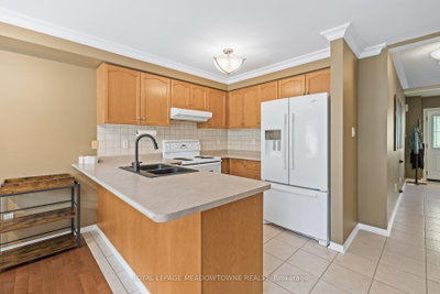 136 Dominion Gardens Drive • Halton Hills, ON photo 8