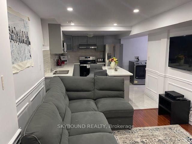 Detached House for lease at BSMT-18 Fenflower Court, Brampton, Ontario, L7A 1H3 - Snelgrove - MLS: W13697384