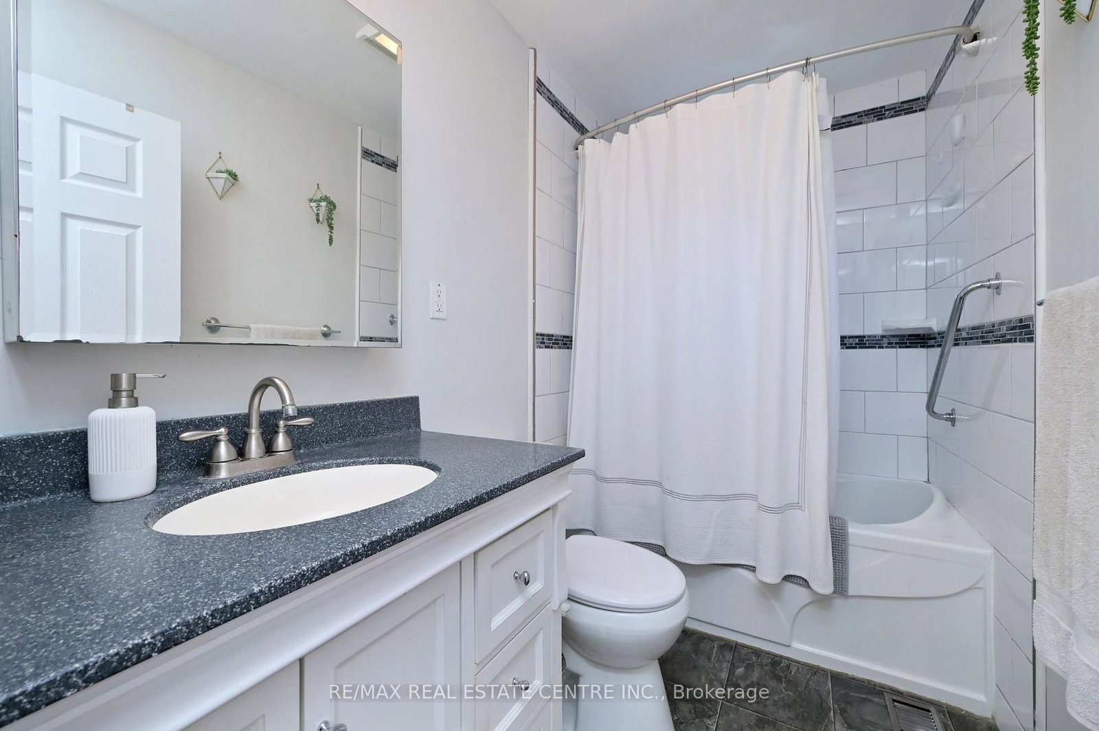 110 John Street • Halton Hills, ON photo 13