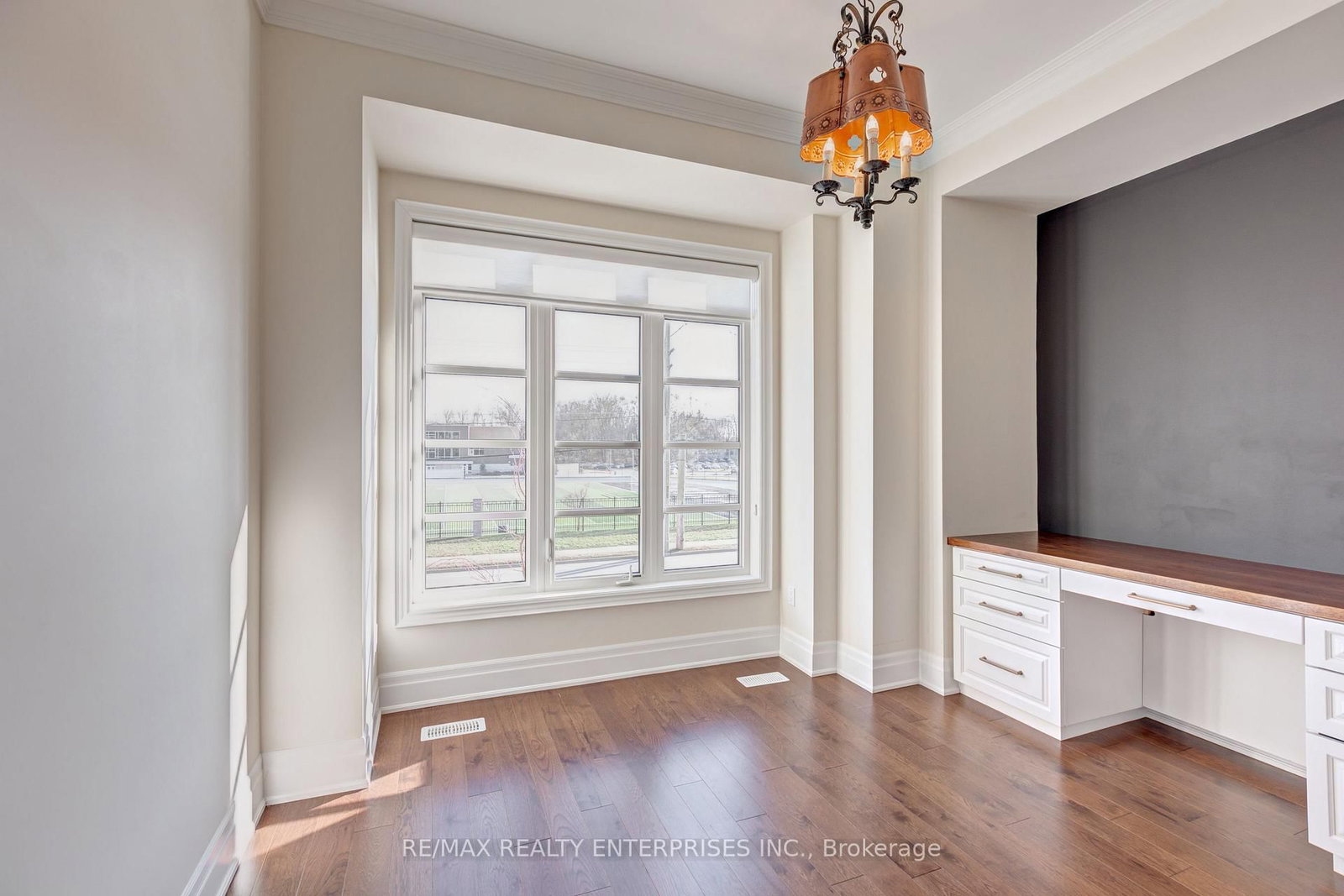 287 Rebecca Oakville,ON L6K 0G9 — Photo 10