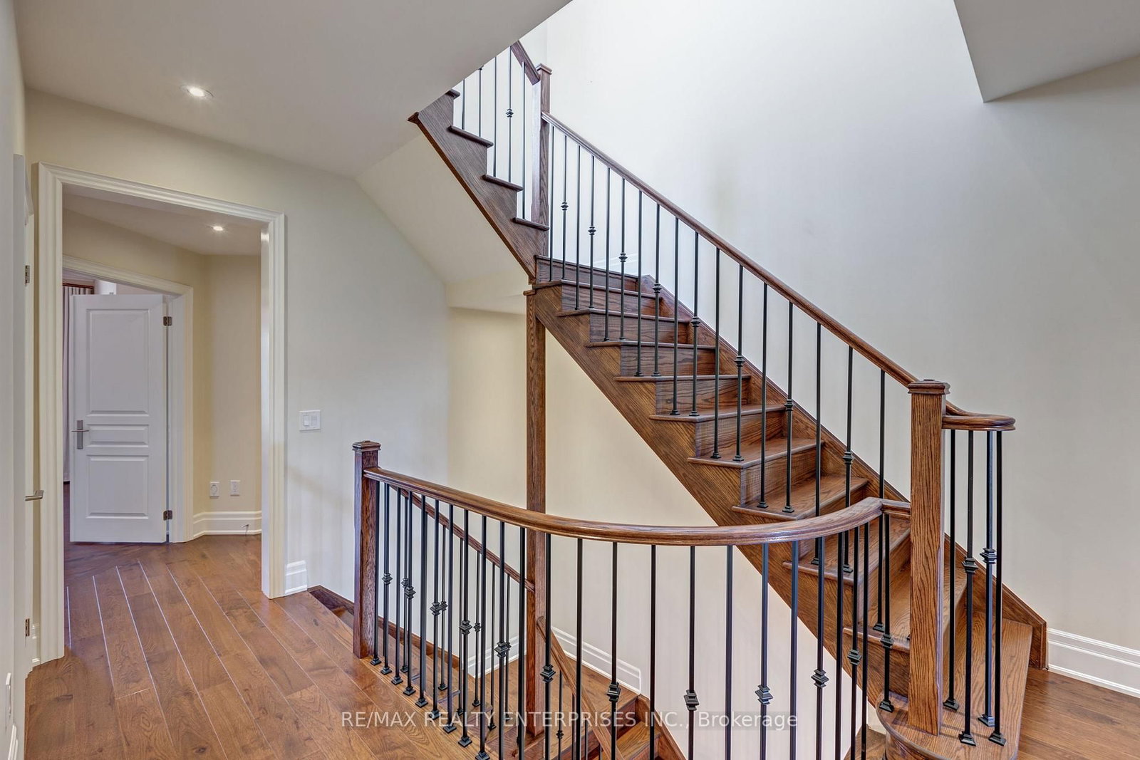 287 Rebecca Oakville,ON L6K 0G9 — Photo 11