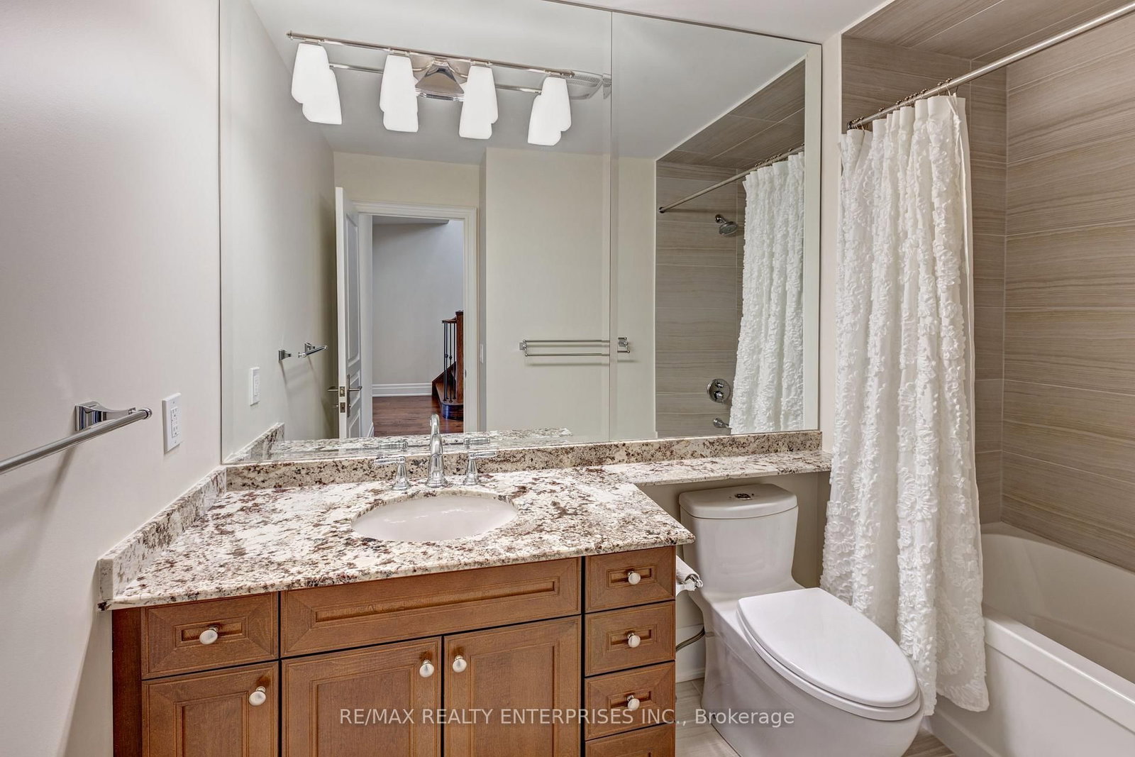 287 Rebecca Oakville,ON L6K 0G9 — Photo 18