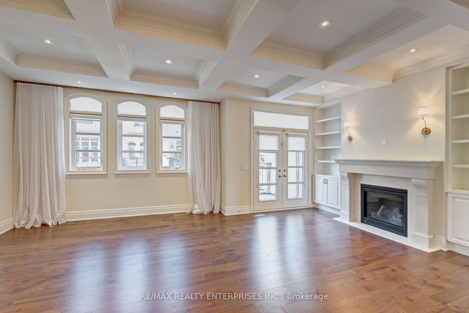 287 Rebecca Oakville,ON L6K 0G9 — Photo 8