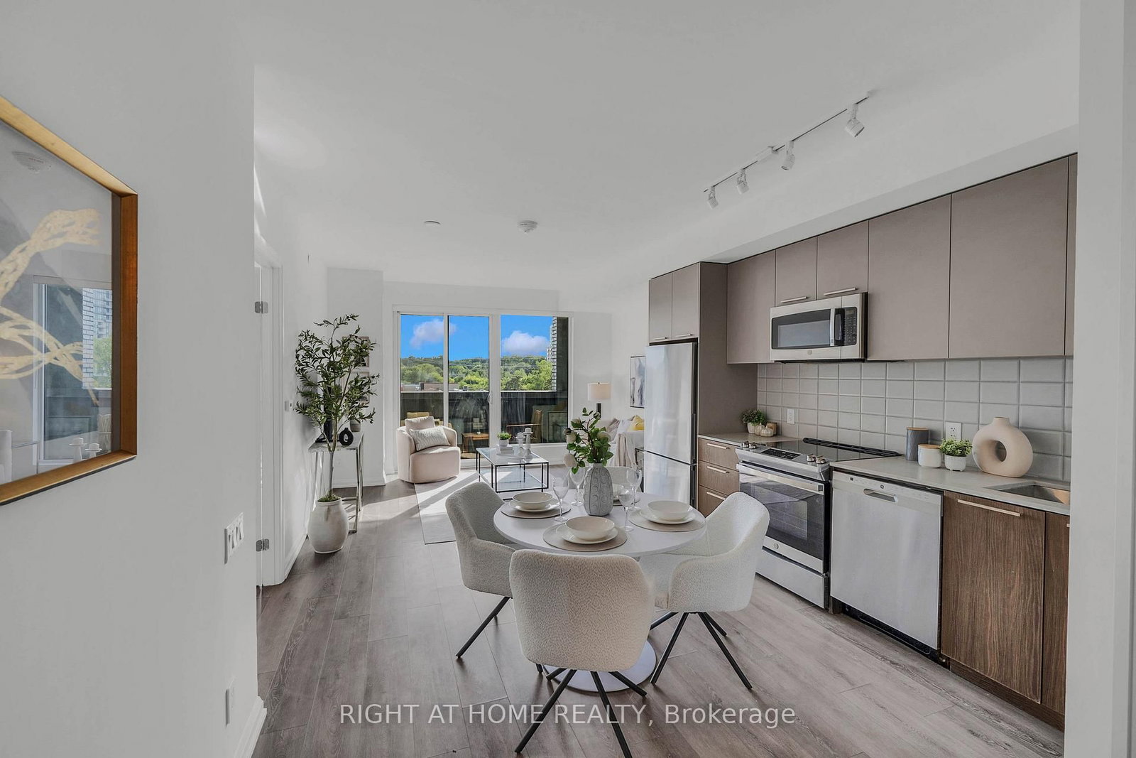 4208 Dundas Street W • #414 • Toronto, ON photo 9
