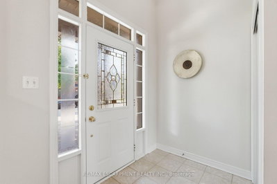 2241 Glazebrook Circle • Oakville, ON photo 3