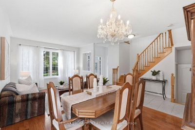 2241 Glazebrook Circle • Oakville, ON photo 9