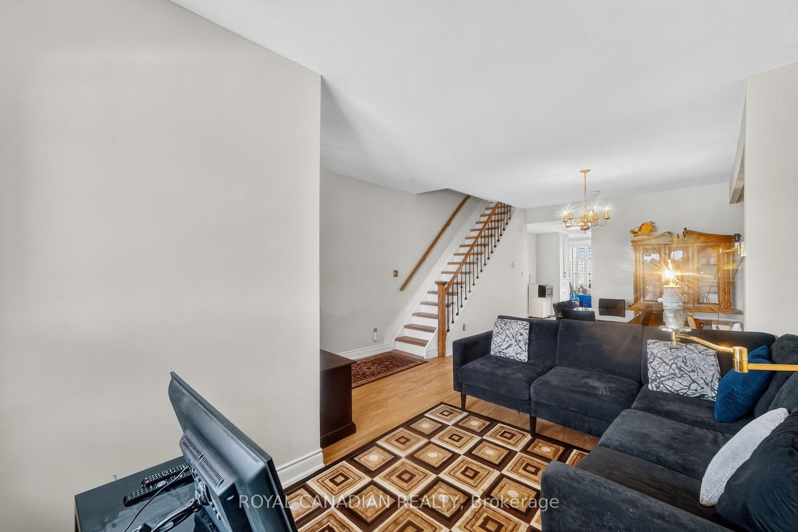 2538 St Clair Avenue W • Toronto, ON photo 12