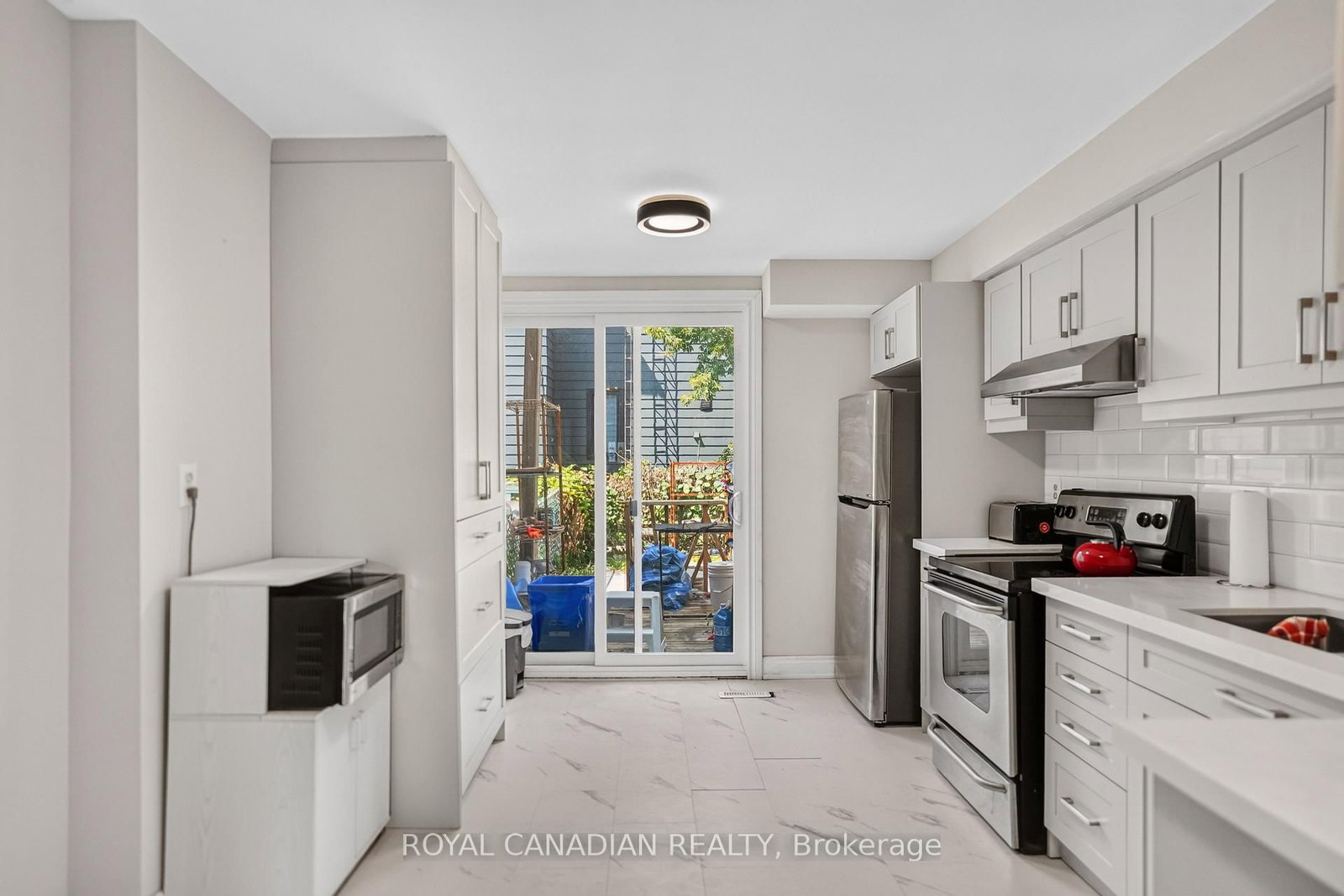 2538 St Clair Avenue W • Toronto, ON photo 21
