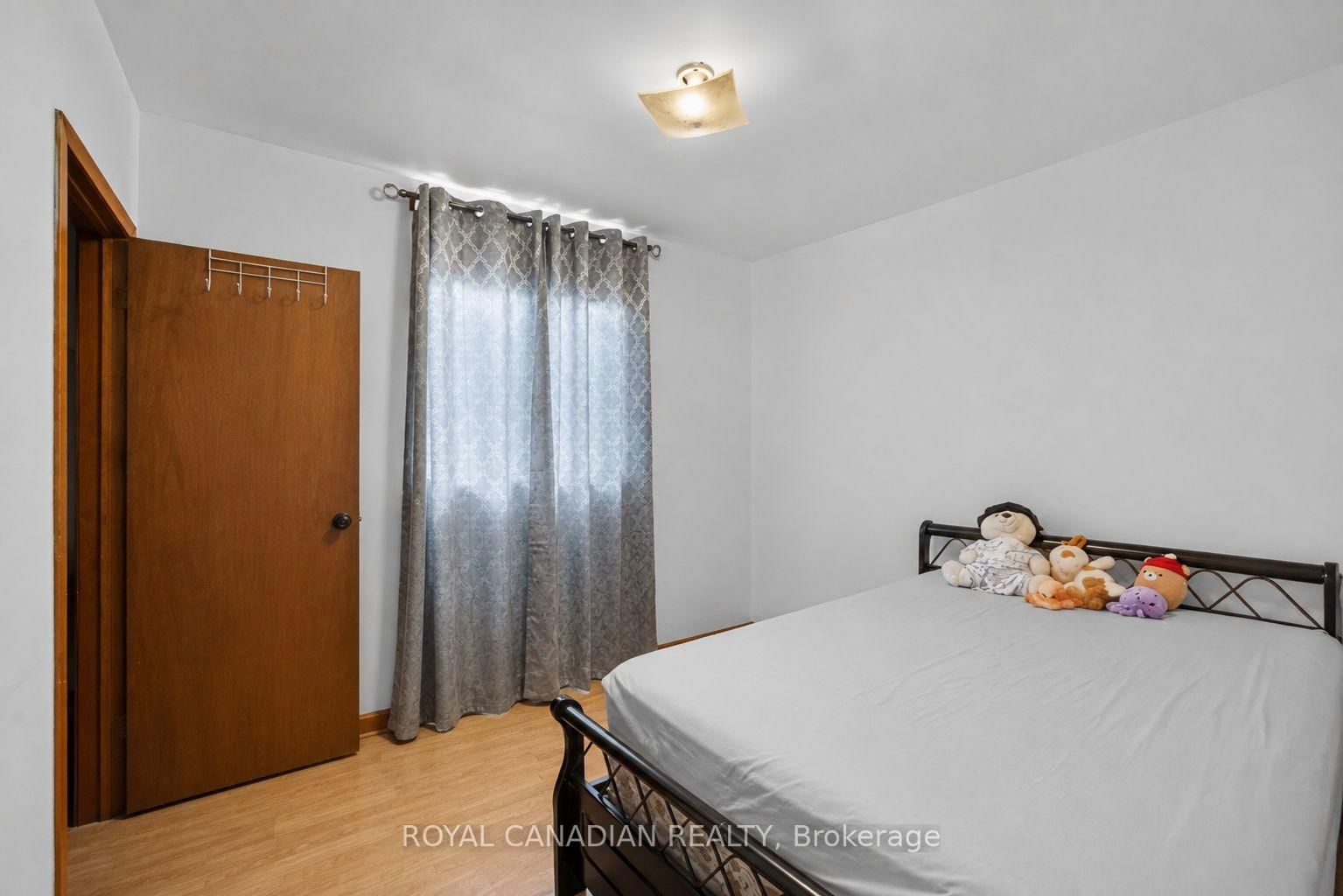 2538 St Clair Avenue W • Toronto, ON photo 29