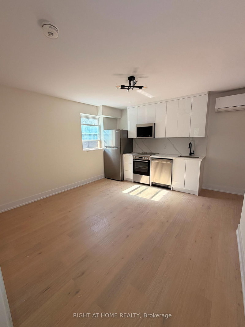 201 - 3384 Lake Shore Boulevard W