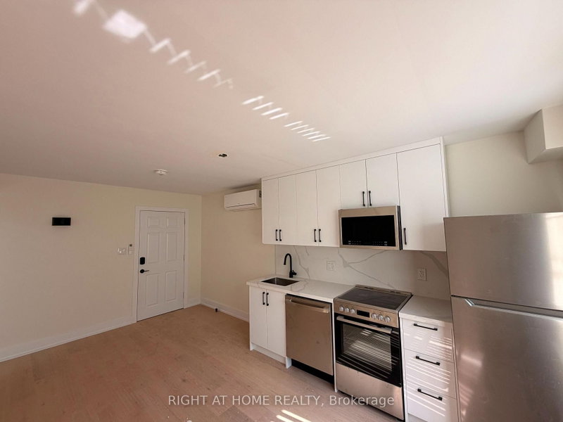 202 - 3384 Lake Shore Boulevard W