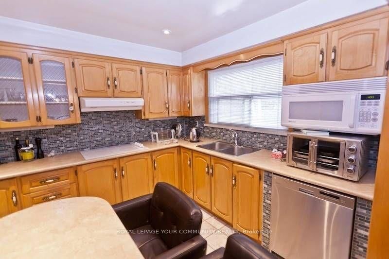 8 Stanwood Crescent