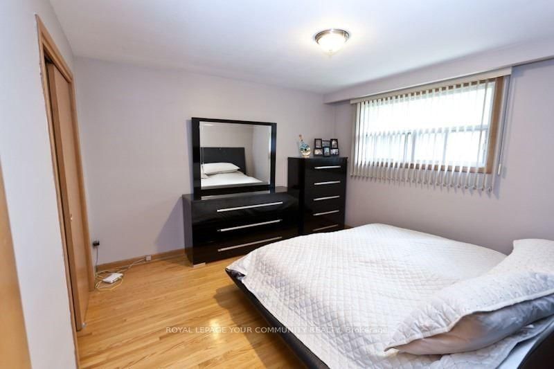 8 Stanwood Crescent