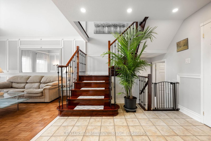 33 Fletchers Creek Brampton,ON L6X 4S3 — Photo 4