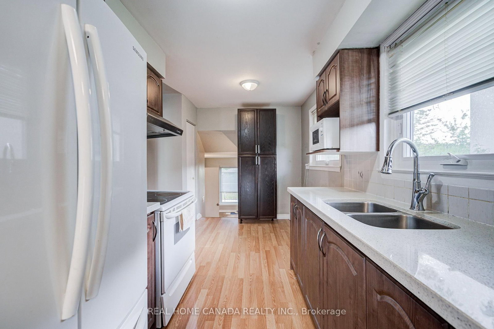 19 Hepworth Drive • Toronto, ON photo 14