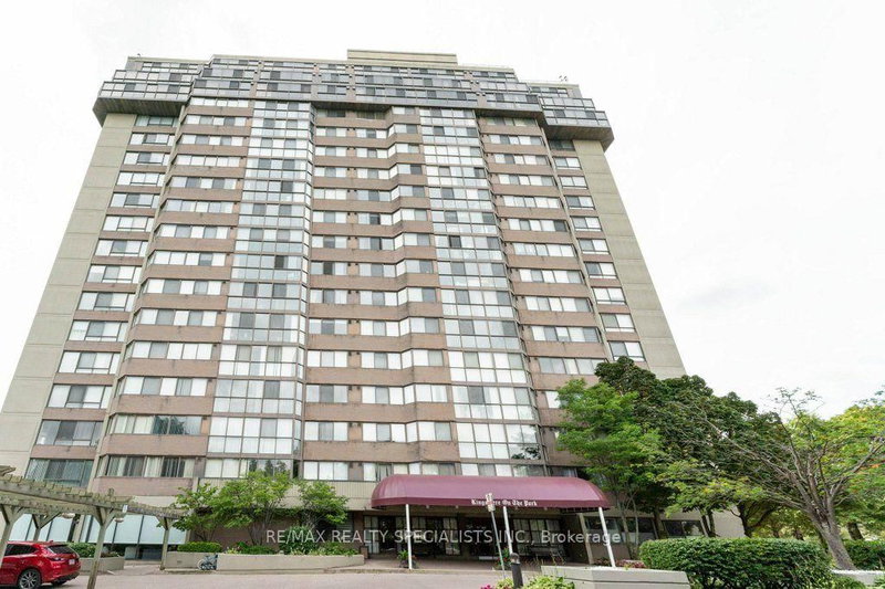 1106 - 880 Dundas Street W
