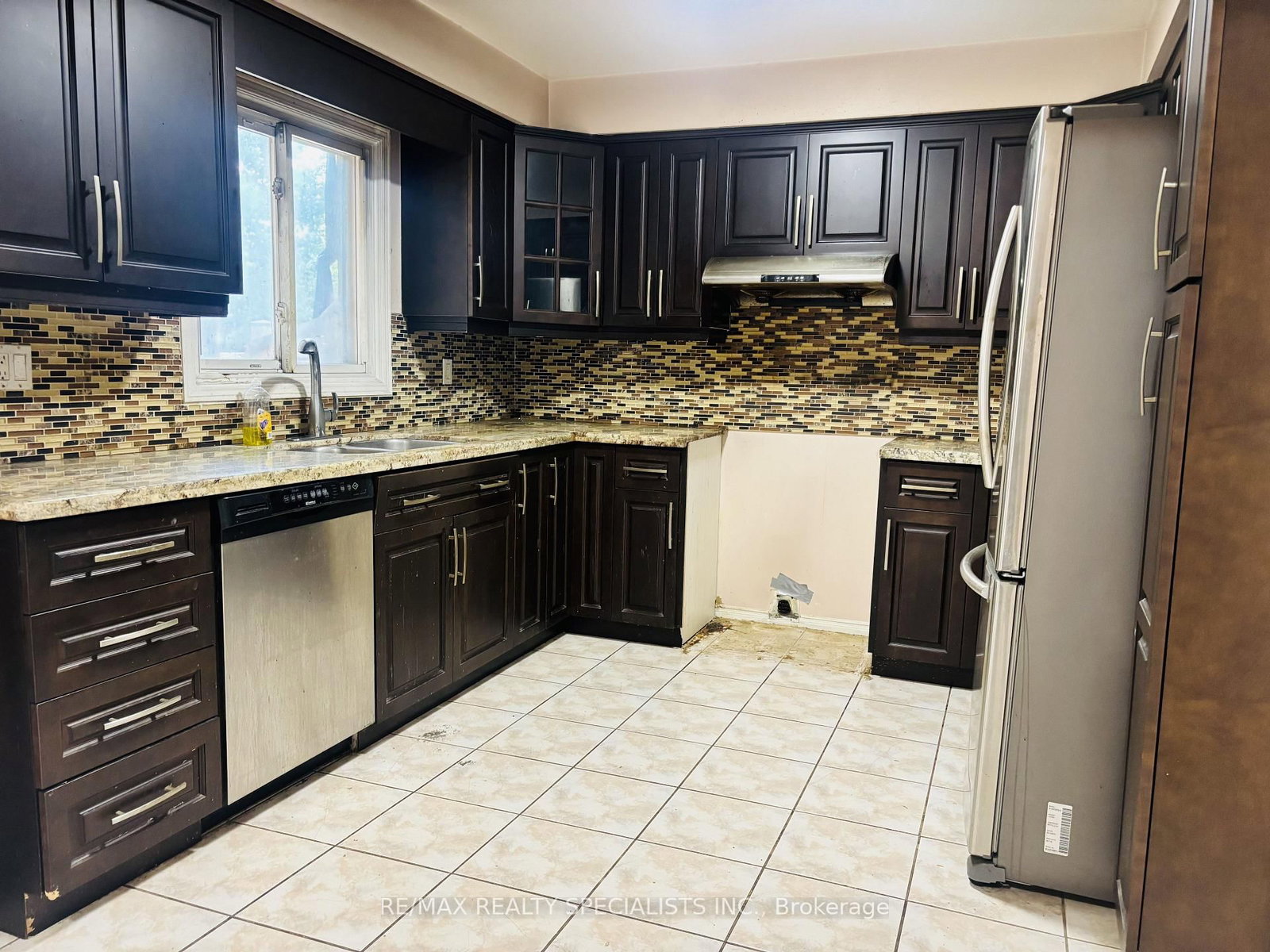 33 Cherrytree Drive • Brampton, ON photo 13